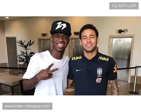 拜仁慕尼黑新援维尼修斯·儒尼奥尔融入顺利，莱万期待锋线新搭档