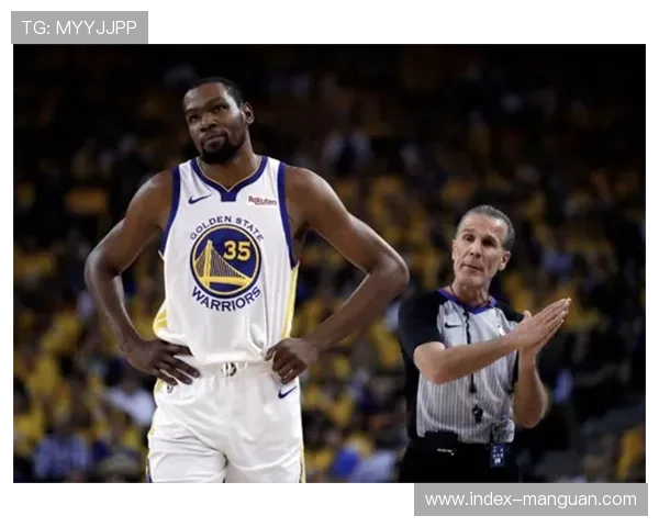 汤普森900场赛前仪式，队友致敬瞬间